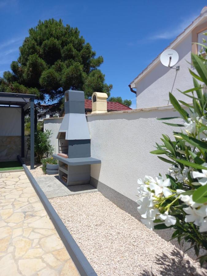 Apartmani Nella Vir Exteriör bild